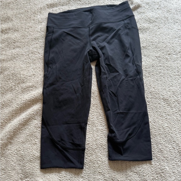Black Lululemon mesh panel crops - Picture 1 of 3